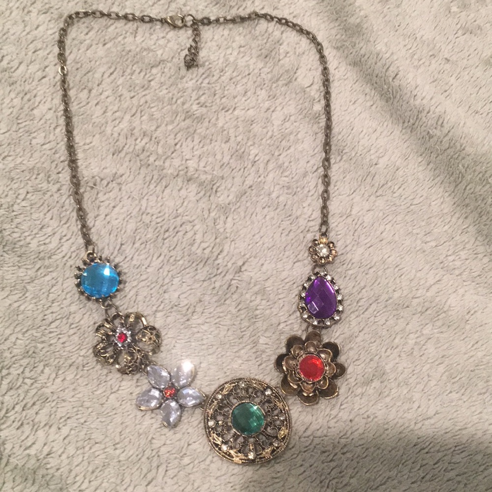 Pretty brooch necklace